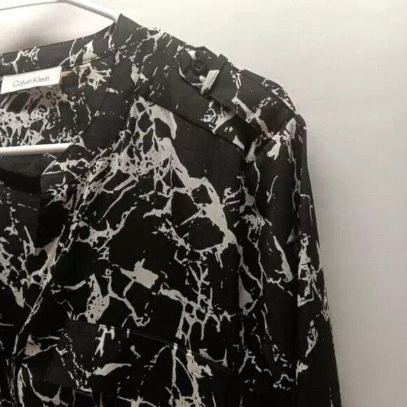Calvin Klein Womens Blouse Medium Black White Roll Tab Long Sleeve Front Pockets - Picture 3 of 9